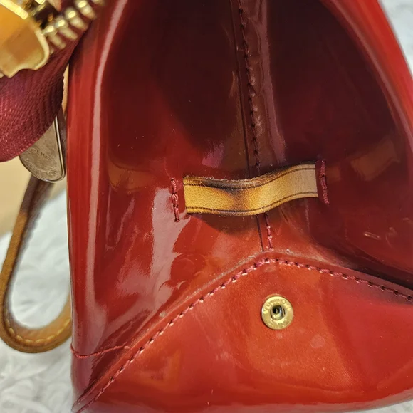 Elegant Red Designer Handbag - Picture 14 of 15